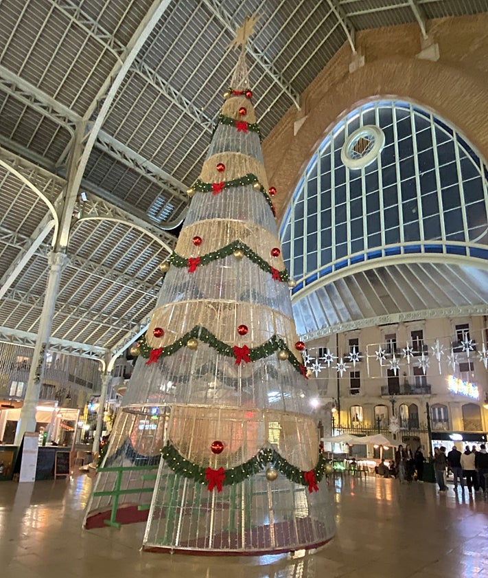 Imagen secundaria 2 - Belén, paradas y árbol de Navidad, en el Mercado de Colón.