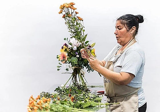 Comprar flores para dar trabajo a personas sin hogar: la revolución de Flores Solidarias