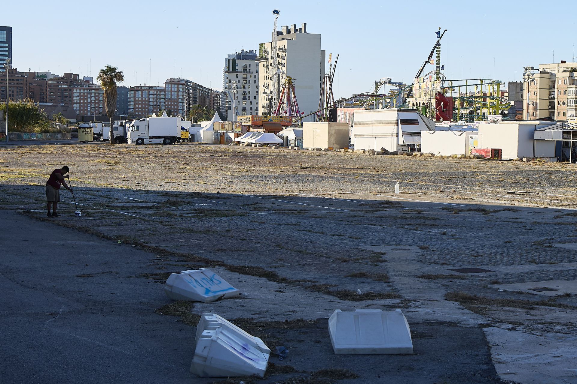 FOTOS | Comienza el montaje de la Feria de Atracciones de Navidad de Valencia