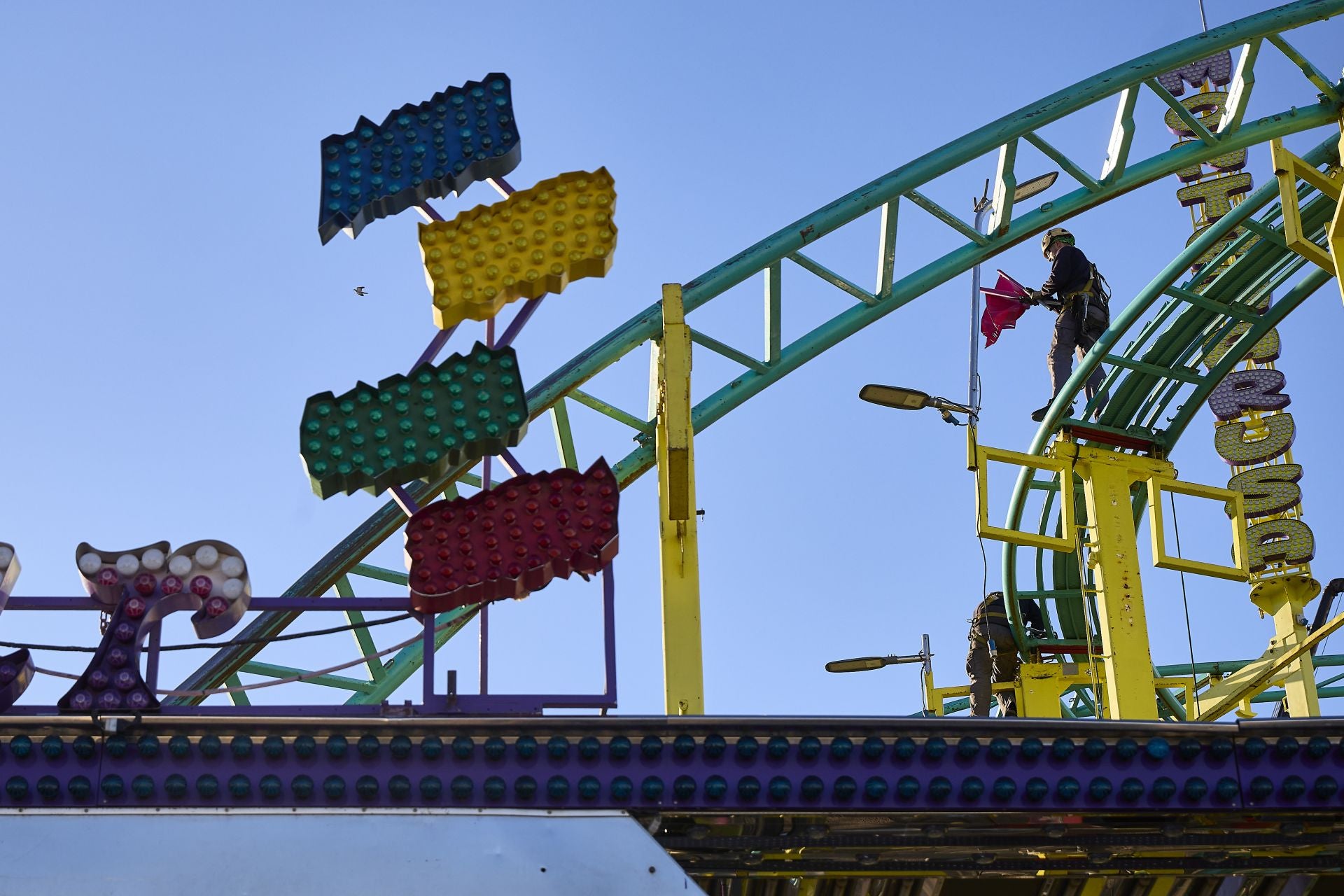FOTOS | Comienza el montaje de la Feria de Atracciones de Navidad de Valencia