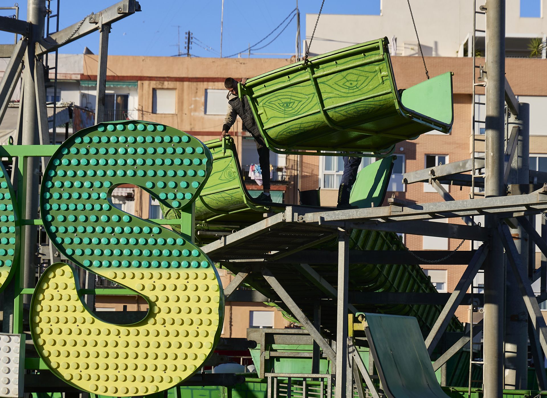 FOTOS | Comienza el montaje de la Feria de Atracciones de Navidad de Valencia