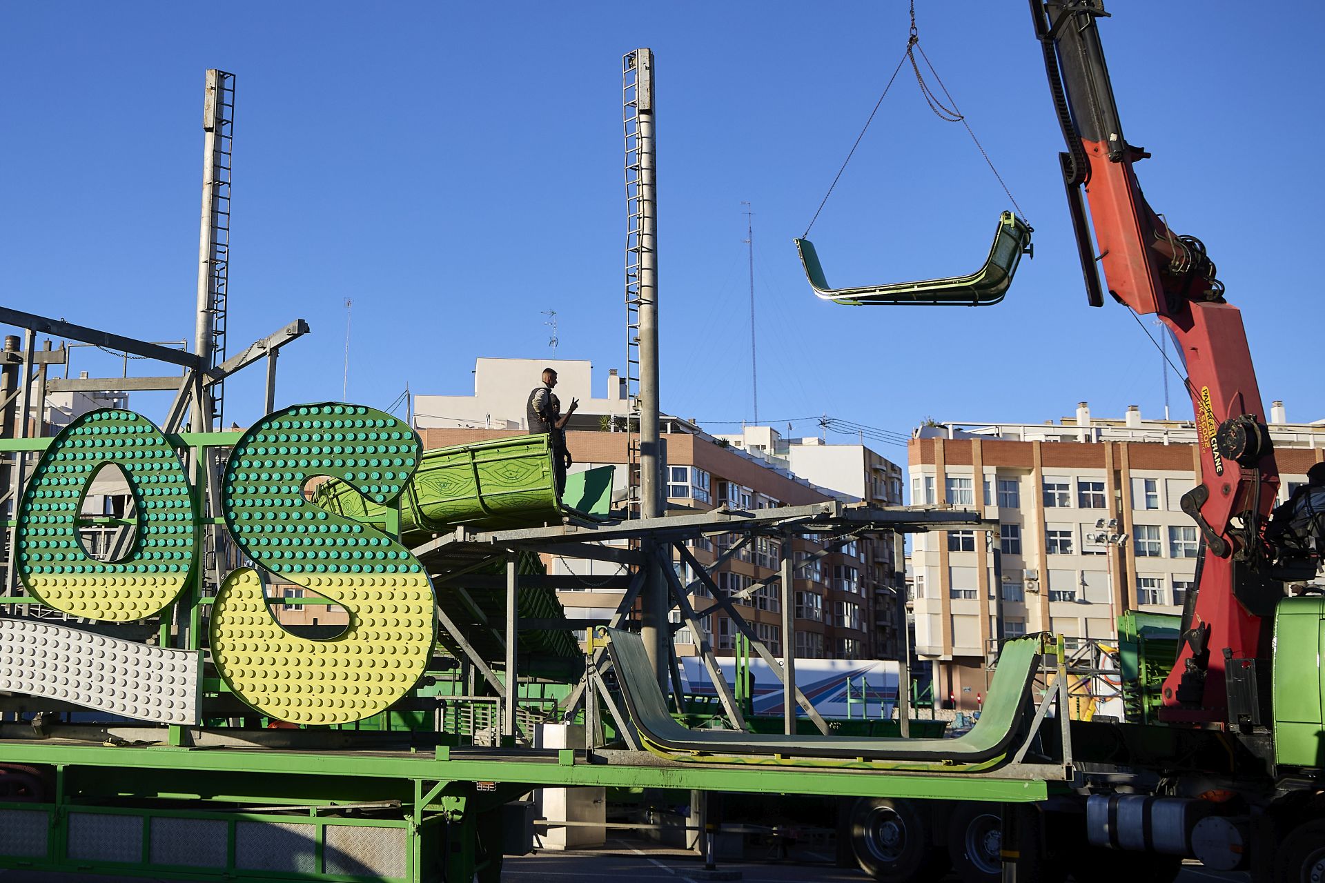 FOTOS | Comienza el montaje de la Feria de Atracciones de Navidad de Valencia