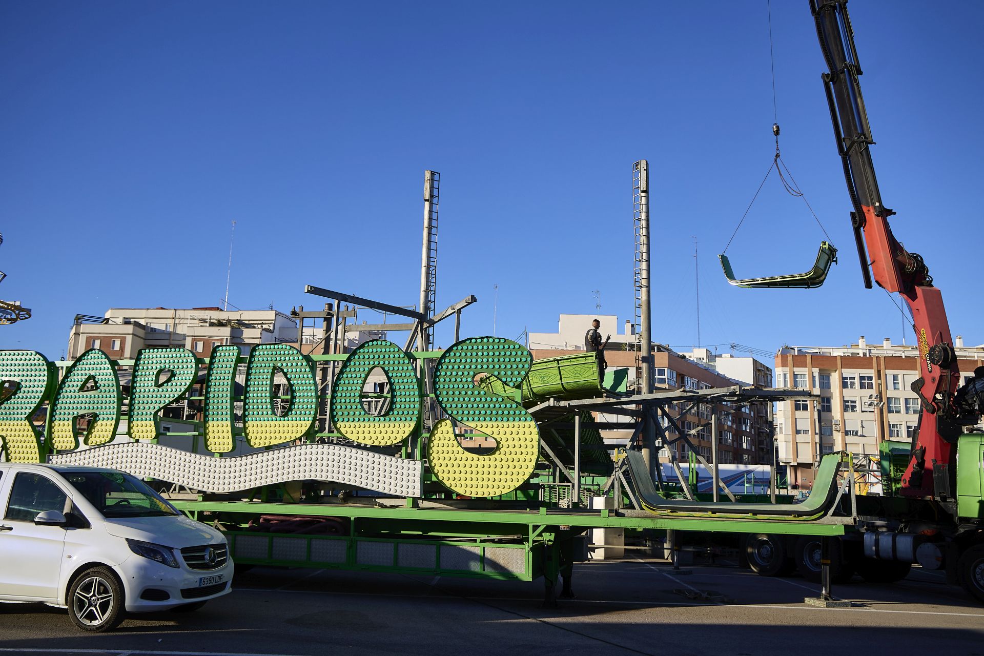 FOTOS | Comienza el montaje de la Feria de Atracciones de Navidad de Valencia