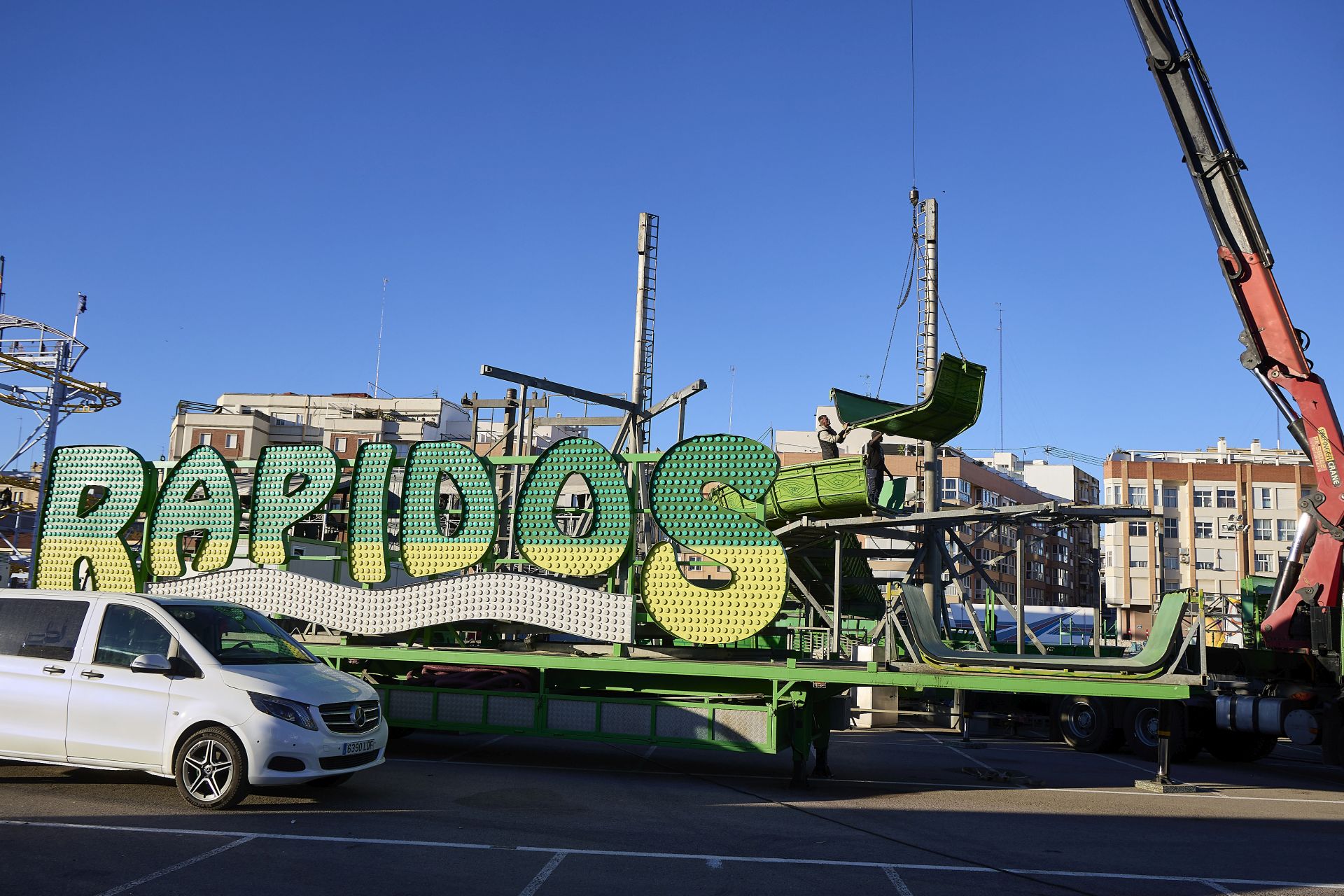 FOTOS | Comienza el montaje de la Feria de Atracciones de Navidad de Valencia