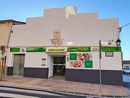 La tienda renovada de la Cooperativa del Campo en Otos.