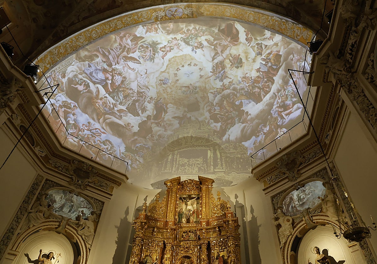 Proyección de los frescos de Palomino en la bóveda central a partir de las fotografías de Juan Alcón.