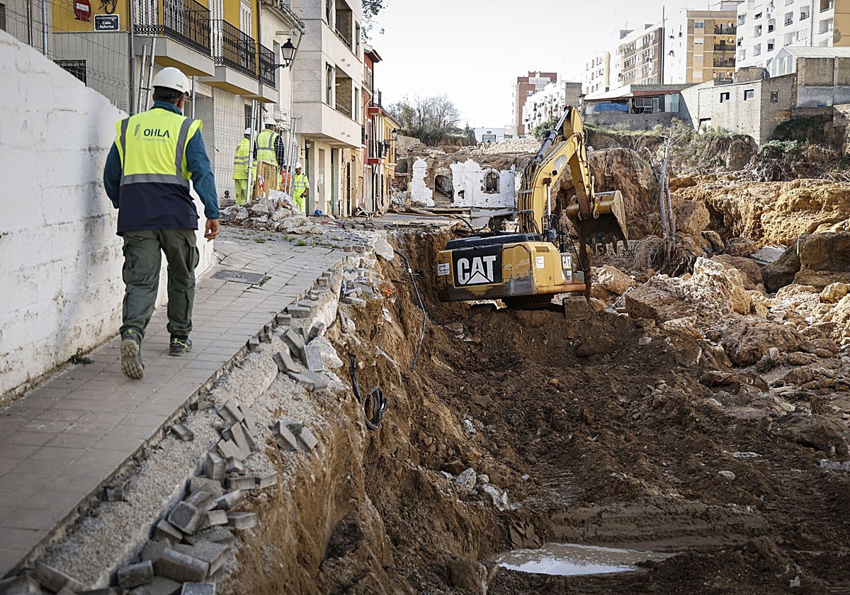 Tareas de reconstrucción en el barranco del Poyo.