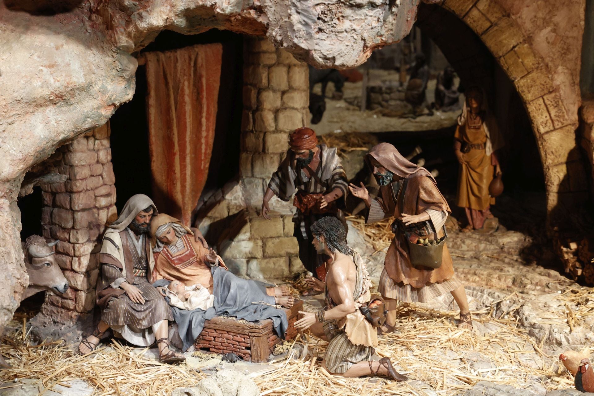 El belen de Bancaja con más de mil figuras de barro restauradas abre casi 20 años después