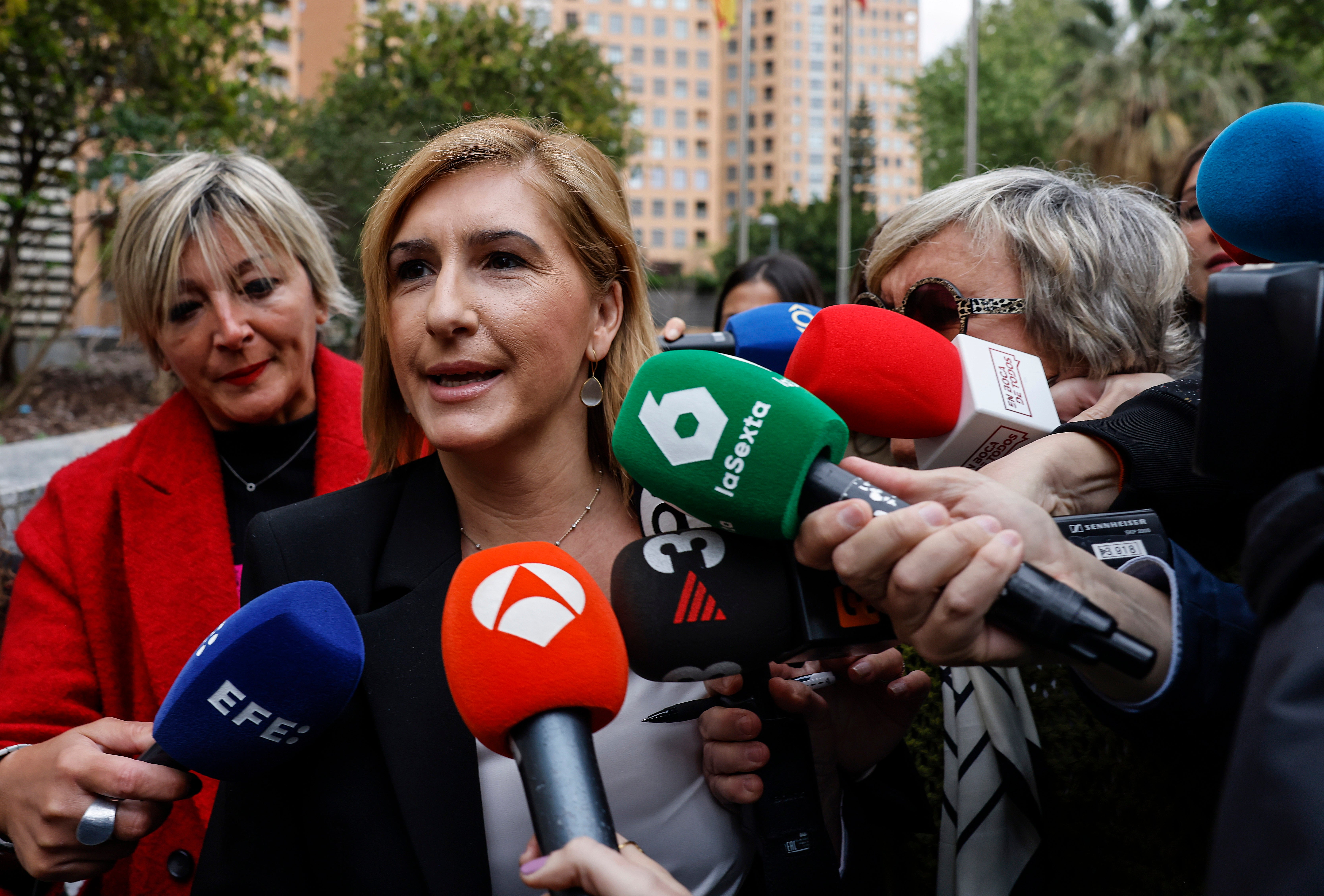 Pradas, antes de declarar como investigada ante la jueza de la dana.