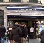 Un valenciano en la cola de Doña Manolita: «Se supone que aquí nos va a tocar»