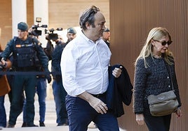 Alfredo Romero antes de declarar en el juzgado de Catarroja.