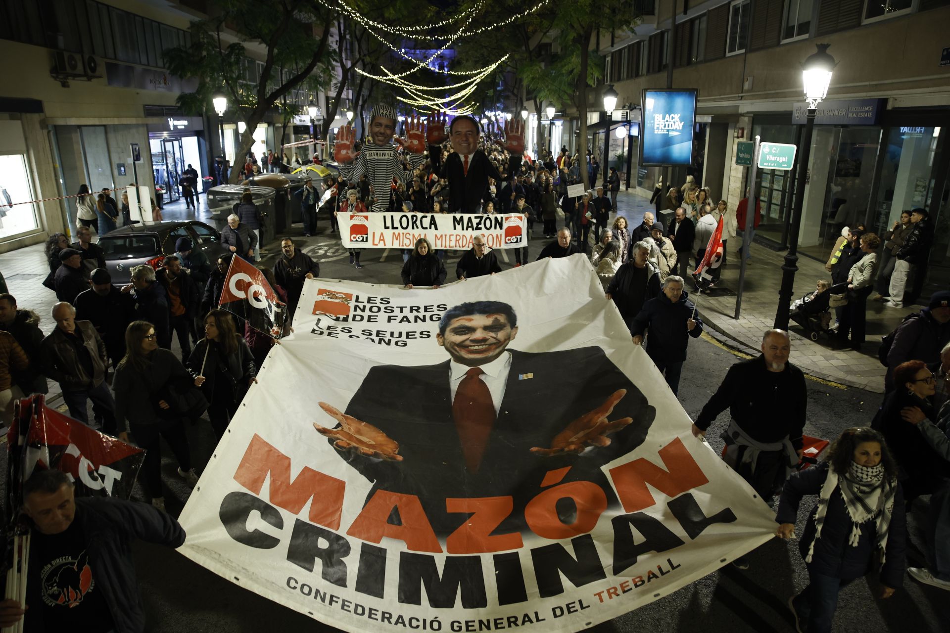 Las víctimas de la dana salen de nuevo a la calle tras la dimisión de Mazón