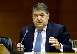 El expresidente de la Generalitat José Luis Olivas, en una comparecencia en Les Corts.