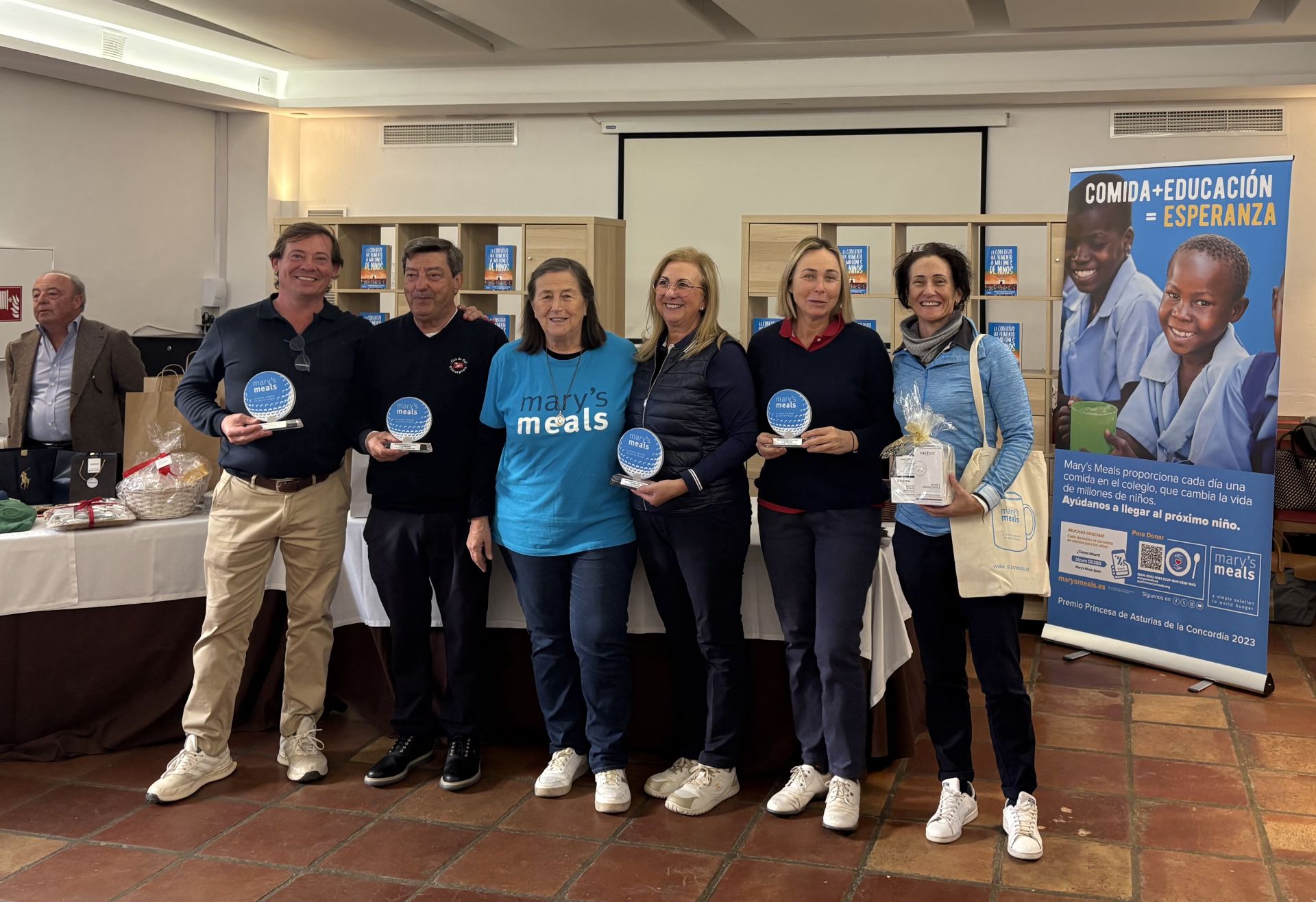 Ganadores del torneo de golf celebrado en el Club de Golf Escorpión.