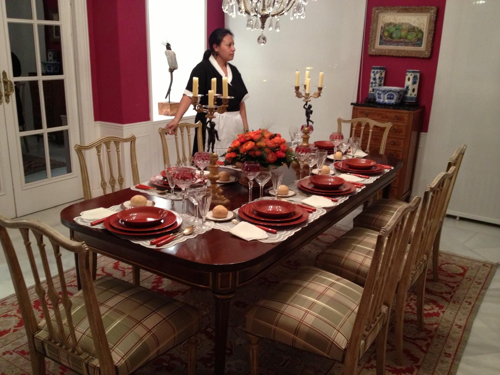 La mesa de comedor puesta para recibir a la que era alcaldesa de Valencia, Rita Barberá.