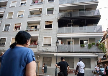 Dos vecinos hospitalizados tras inhalar humo en un incendio en una casa de Albal