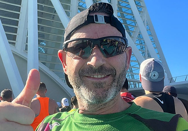 Manuel Ruiz, tras completar un maratón de Valencia.