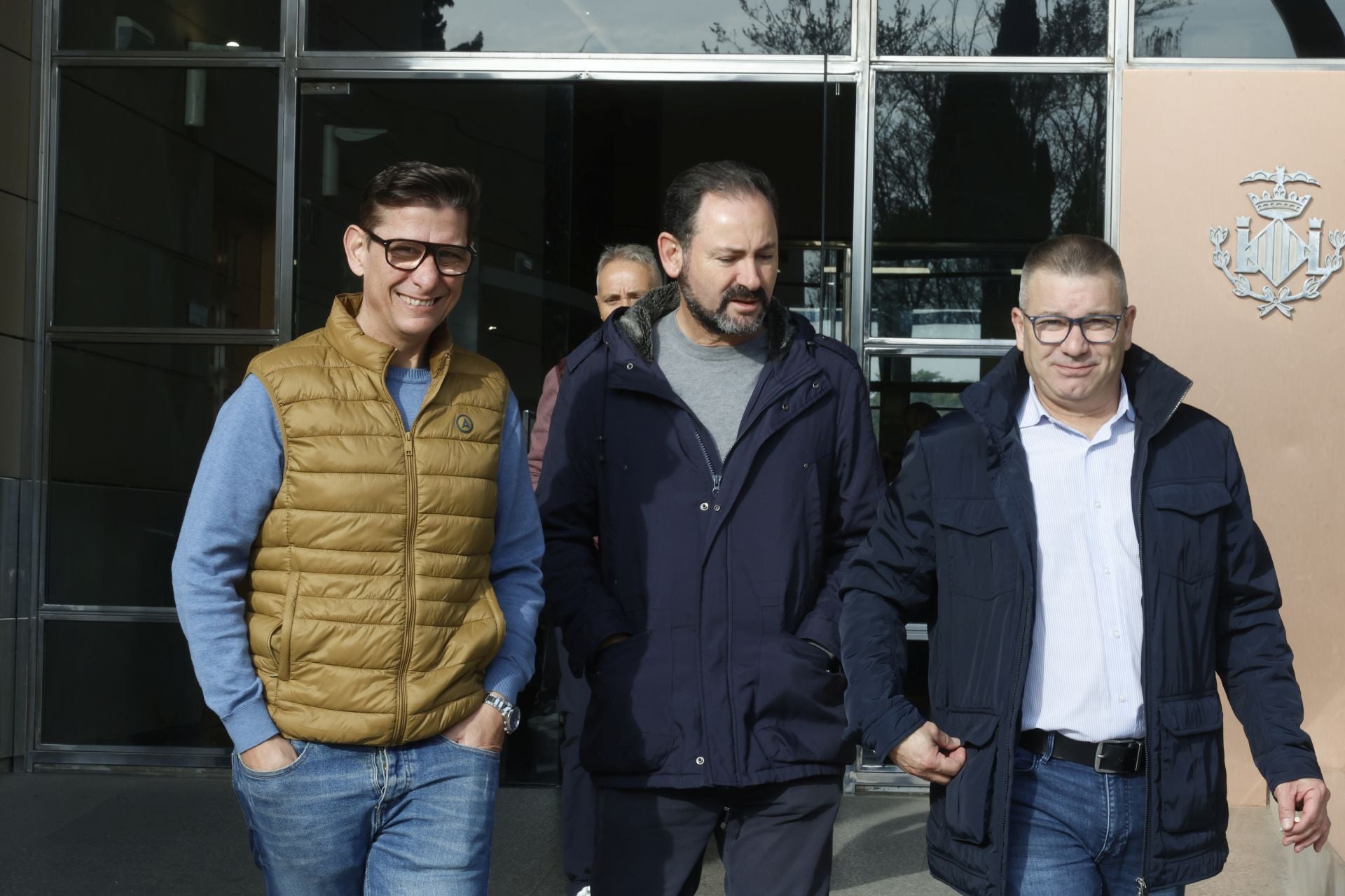 FOTOS | Último adiós a José Luis Olivas en el Tanatorio de Valencia
