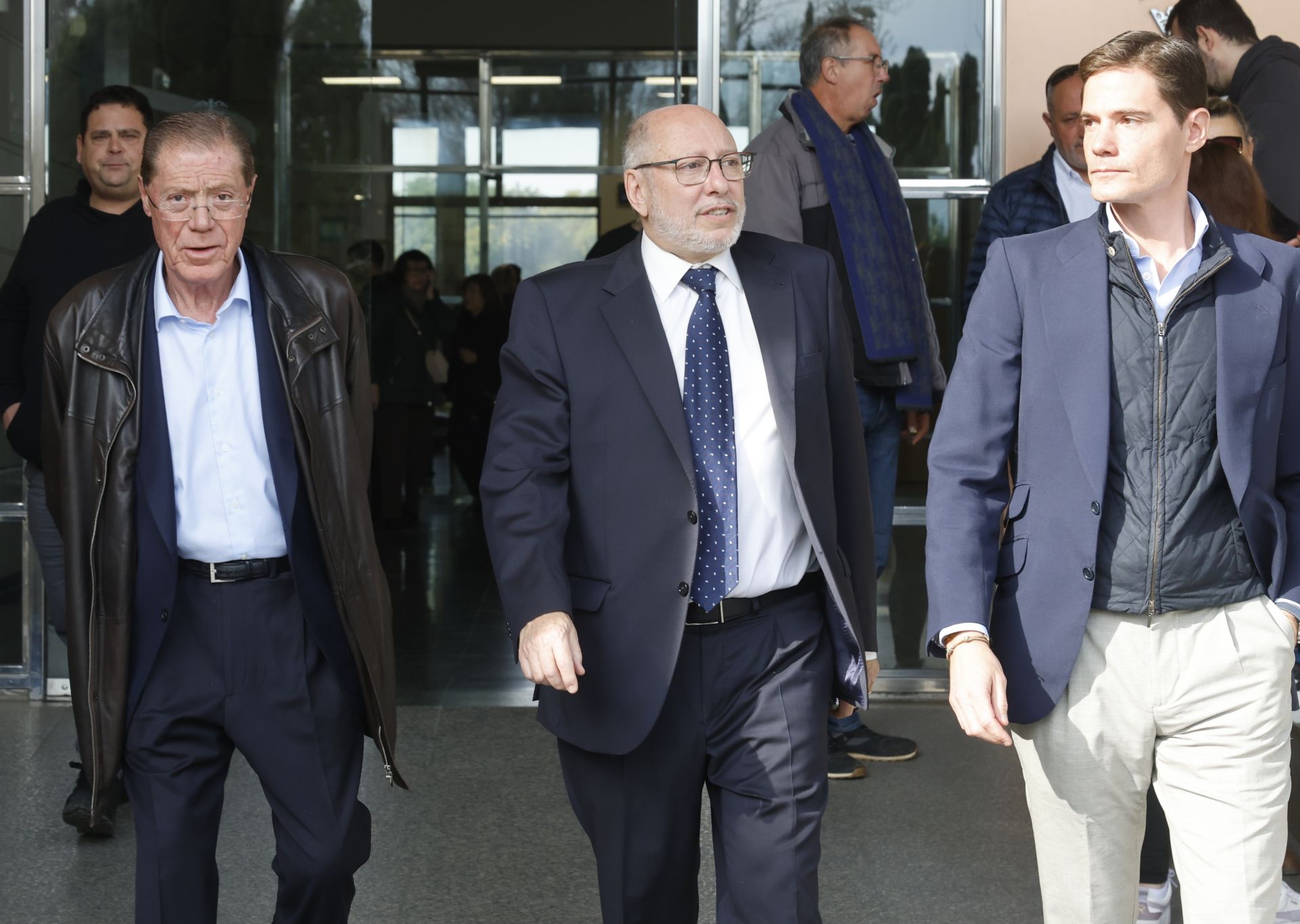 A la izquierda, Domingo Parra