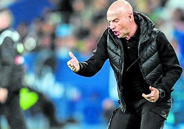 Julián Calero, durante su último partido como entrenador del Levante.