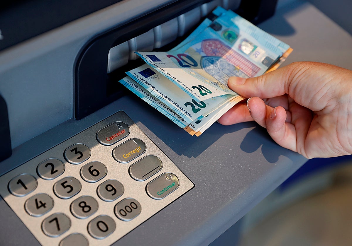 Adiós a los cajeros automáticos: la UE confirma un nuevo método para sacar dinero en efectivo
