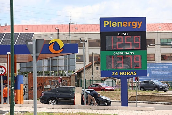 Adiós al ahorro del diésel: su precio se acerca al de la gasolina y todo indica que lo superará