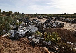 Restos de vehículos en el barranco del Poyo el pasado octubre.