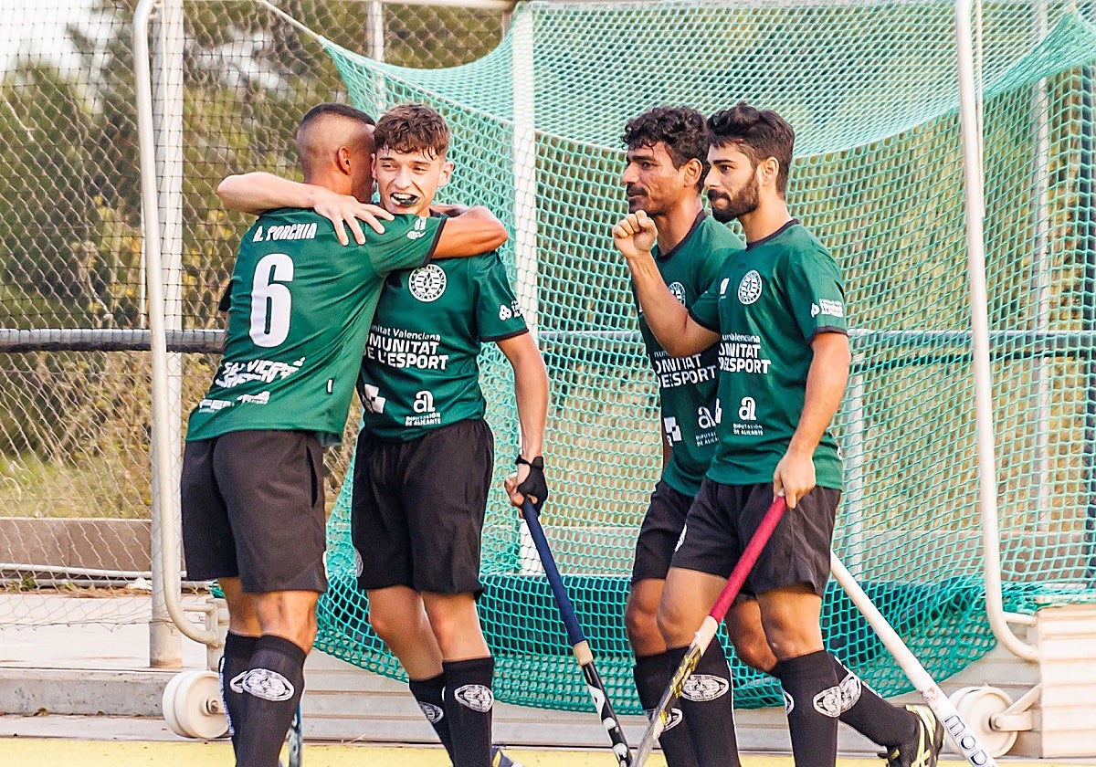 Jugadores del San Vicente celebran un tanto