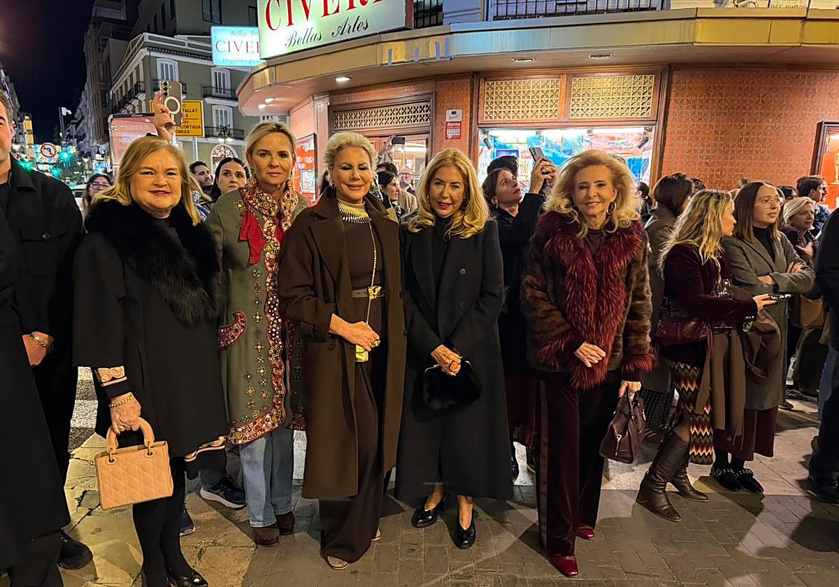 Los invitados al inicio de la Navidad en el centro del lujo valenciano