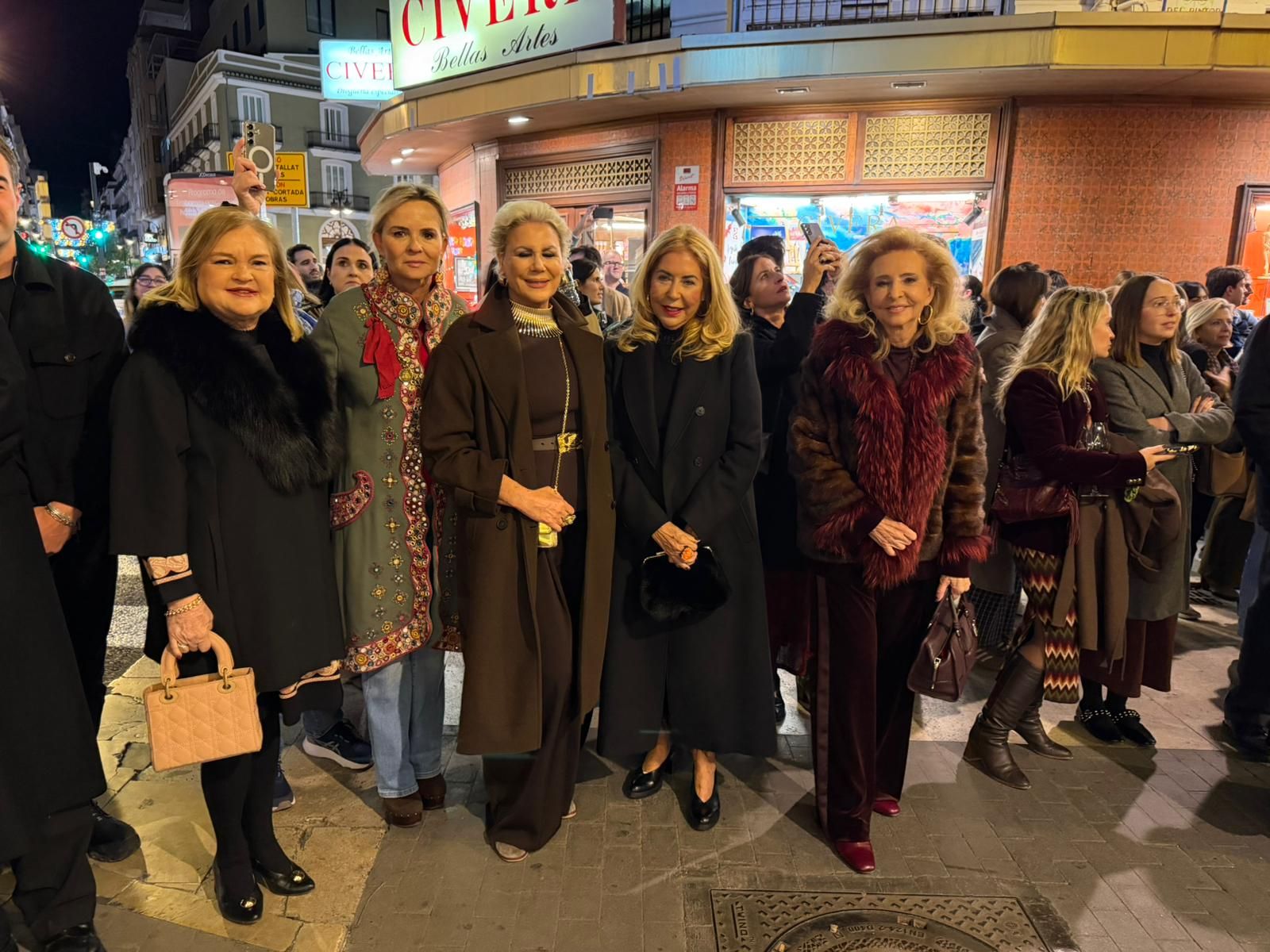 Carmen de Rosa, Eva Marcellán, Laura Fitera, María José García y Mayrén Beneyto, en el encendido de luces en el Palacio de Santa Clara.