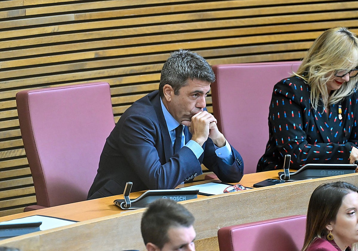 Carlos Mazón, en su nuevo escaño en el hemiciclo de Les Corts, este martes.