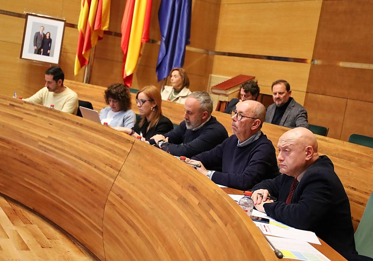 Alcaldesa asistentes a la sesión de este martes en la Diputación de Valencia.