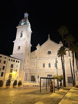 Nueva iluminación en la plaza de la Colegiata de Santa Maria.