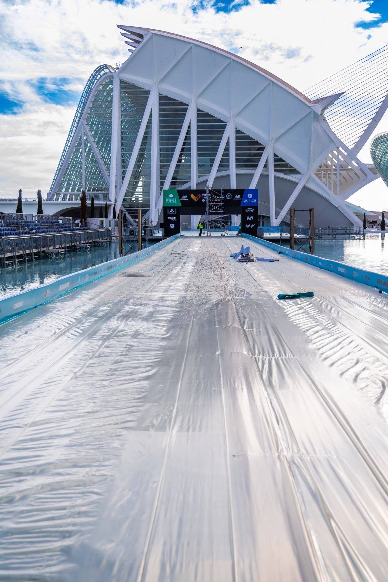 Fotos: Valencia se pone guapa para el Maratón 2025