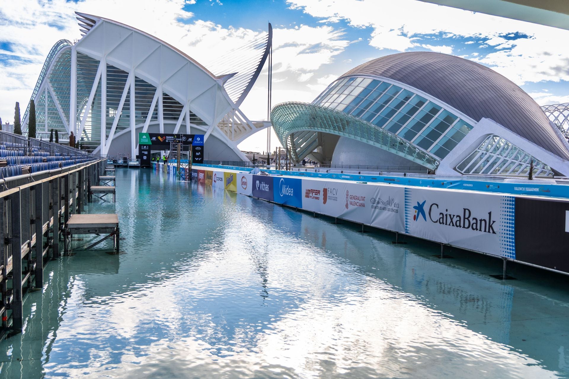 Fotos: Valencia se pone guapa para el Maratón 2025