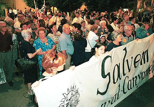 Protestta vecinal contra la prolongación de Blasco Ibáñez en 1999.
