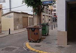 Contenedor de residuos orgánicos en una calle de Alaquàs.
