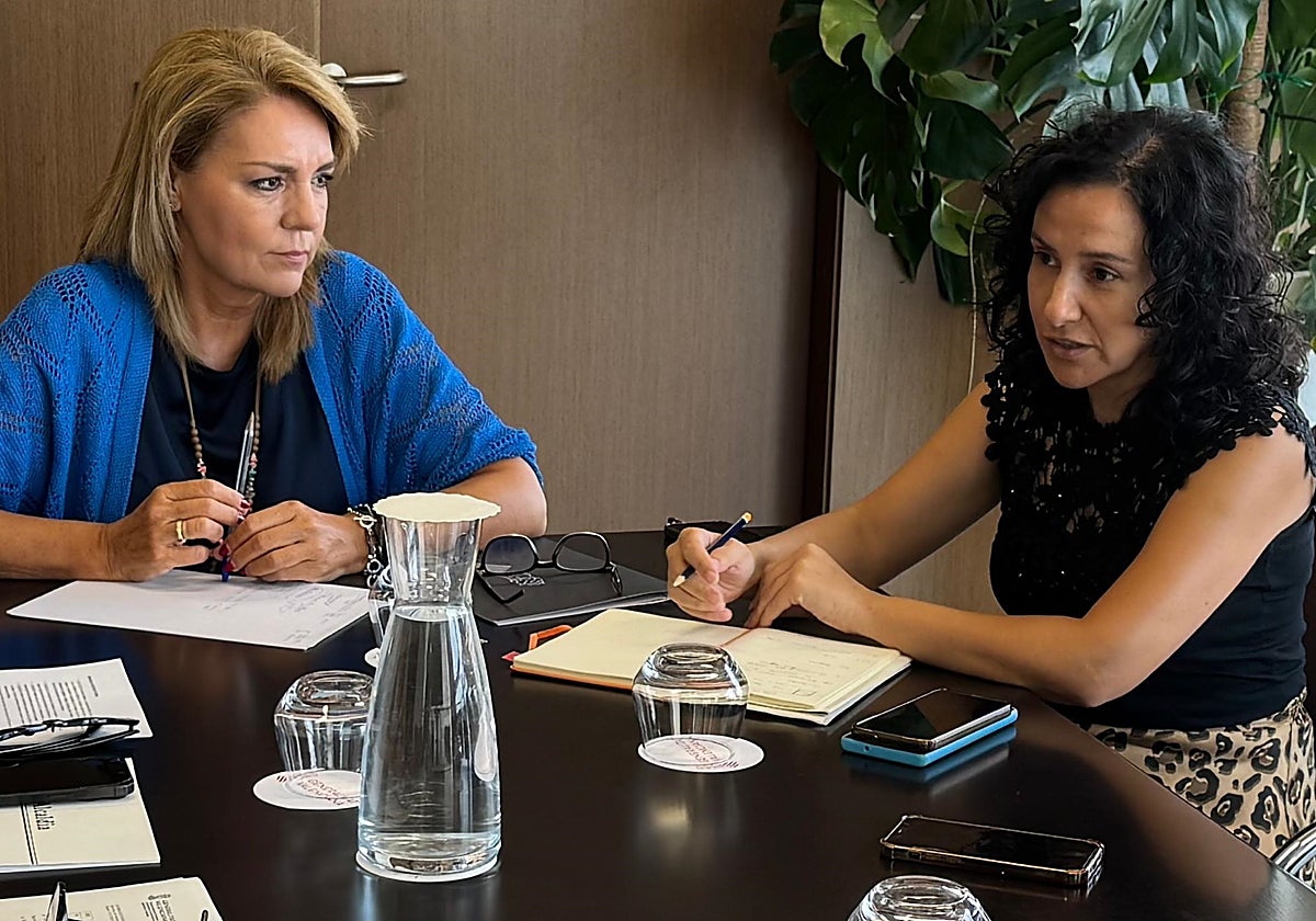 Susana Camarero junto a Elena Albalat