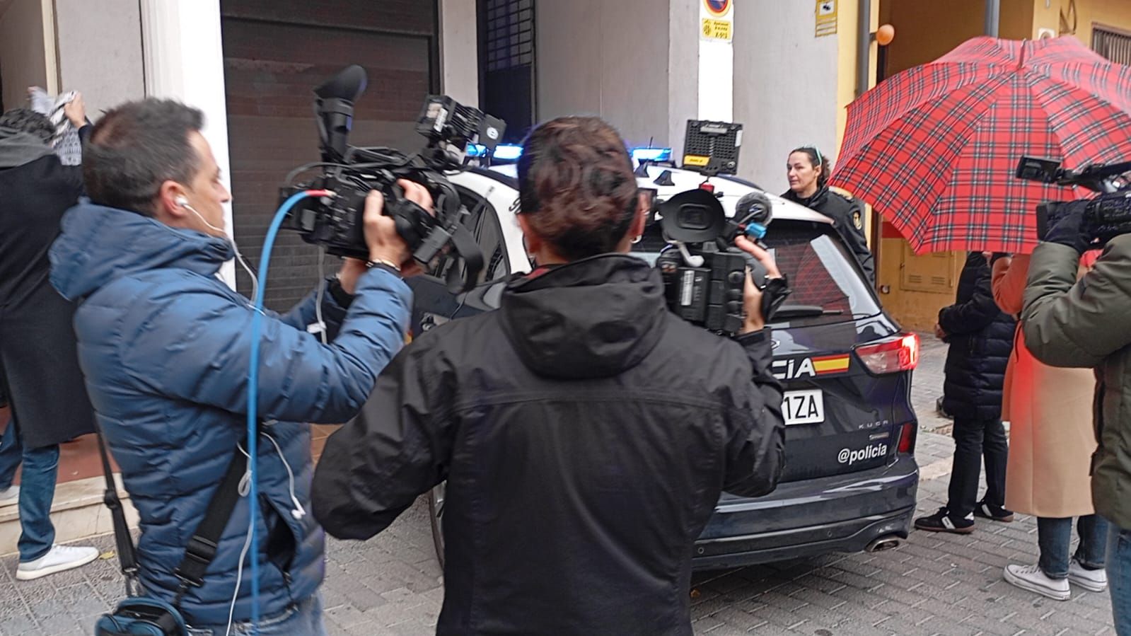 FOTOS | Llegada a los juzgados del anestesista detenido por la muerte de una niña en Alzira