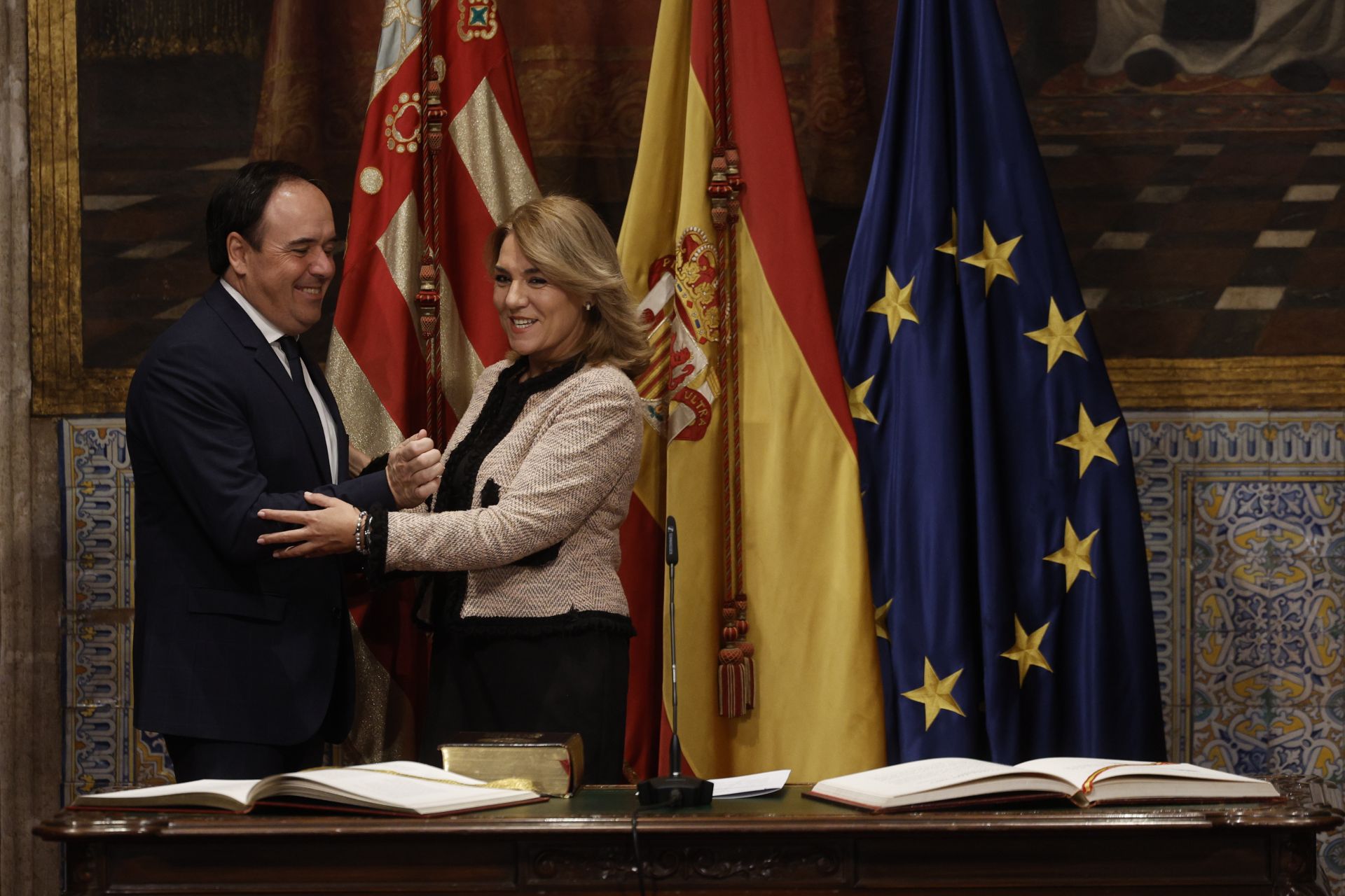 Fotos de la toma de posesión de los miembros del nuevo Consell