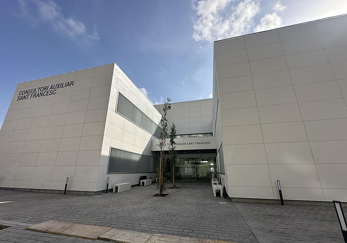 Edificio del nuevo centro de salud de Oliva.