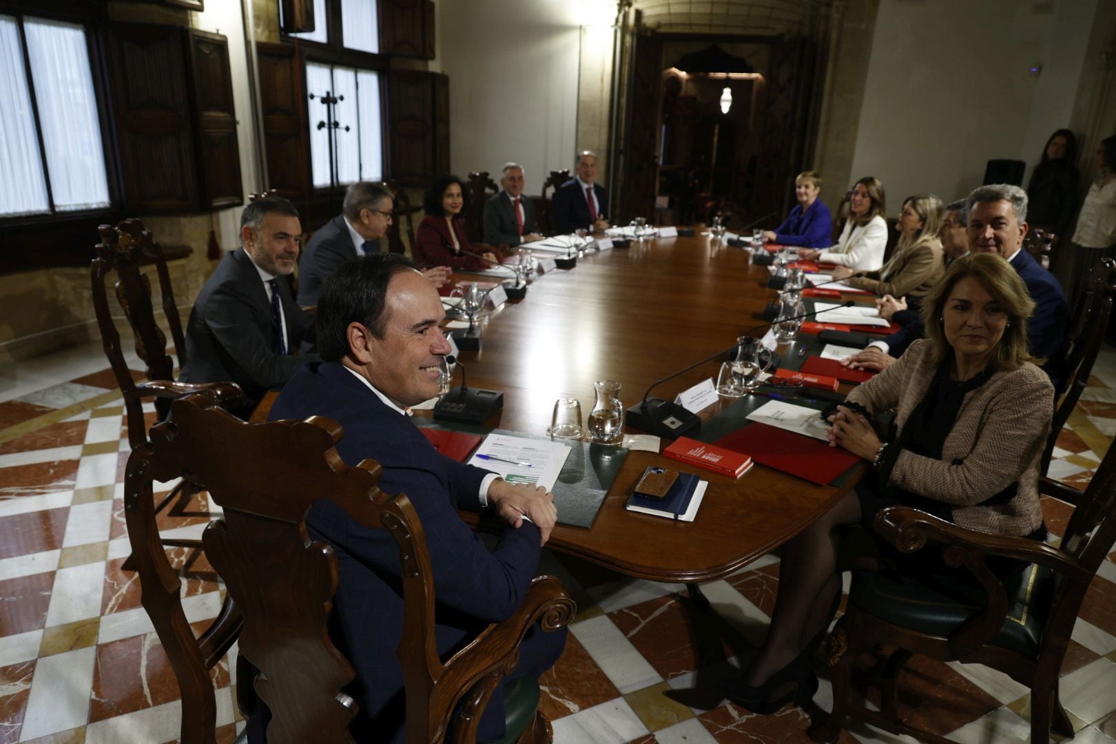 Primera reunión del nuevo Consell de Pérez Llorca