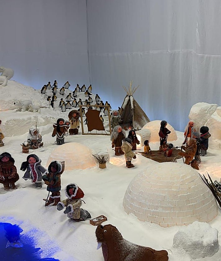 Imagen secundaria 2 - Belén hecho con terrones de azúcar de la falla Chiva-Francisco de Llanos.