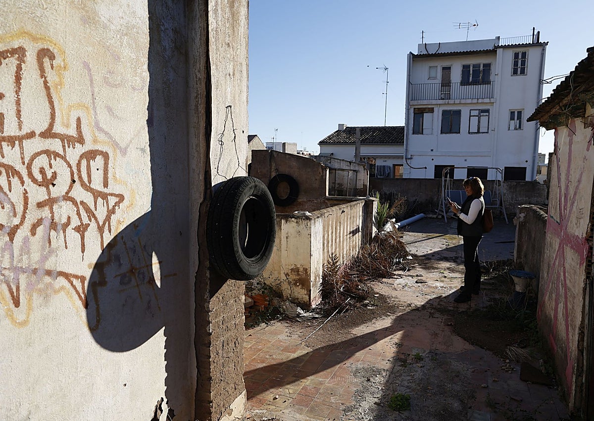 Imagen secundaria 1 - Imágenes de la casa de Ángeles 22 y ficha con las habitaciones de Francisco Eiximenis 20, bajo.