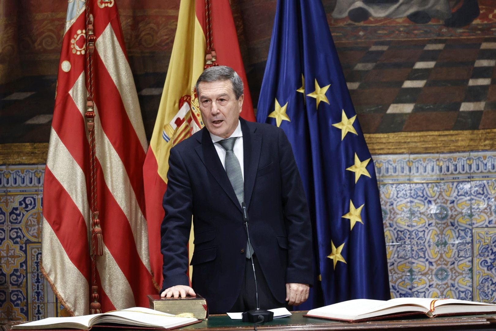 Fotos de la toma de posesión de los miembros del nuevo Consell