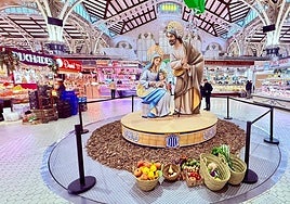 El Mercado Central estrena un Nacimiento creado por Ceballos y Sanabria.