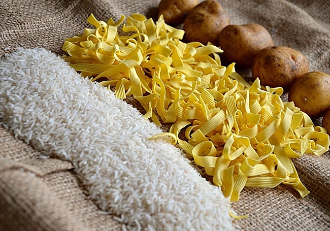 Arroz, pasta o patata, hidratos de carbono de fácil digestión.