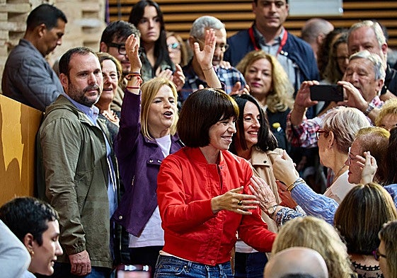Diana Morant, junto a Pilar Bernabé y Rebeca Torró, en un acto del PSPV.