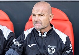 Paco López, en el banquillo pepinero.