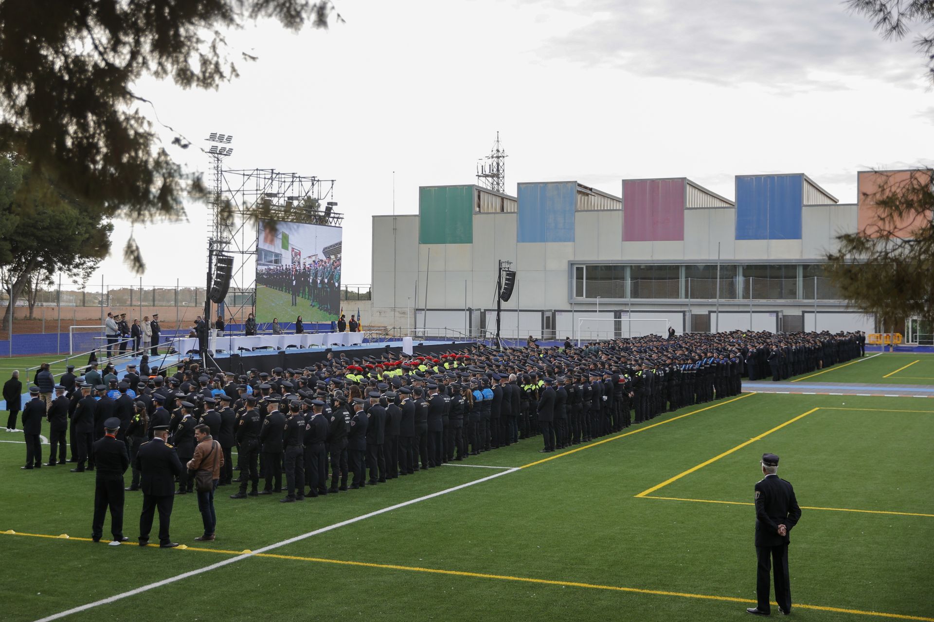 FOTOS | Reconocimiento policial a una ciudadanía de oro en Paiporta por su lucha contra la dana